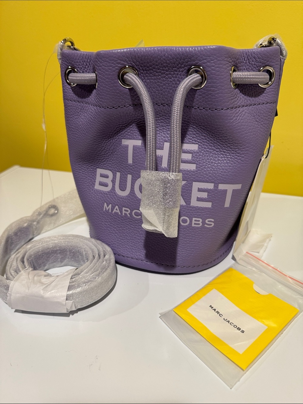 Marc Jacobs Lavender Leather Bucket Bag with Logo - Picture 2 of 4